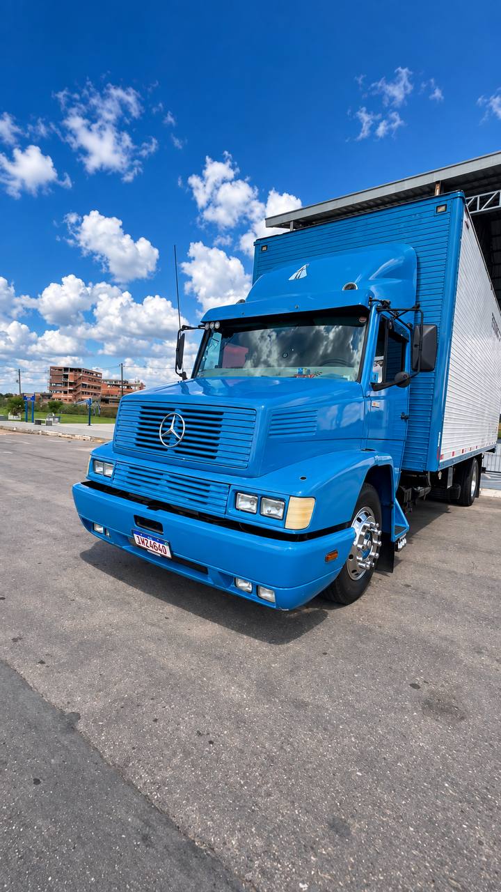 Caminhão baú da JR Transportes pronto para uma mudança em Rio Branco